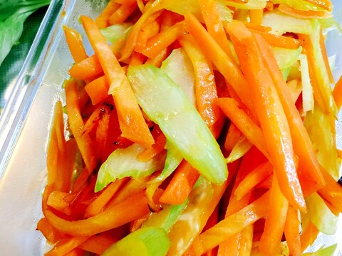 作り置き!お弁当に☆人参セロリのガーリックきんぴら